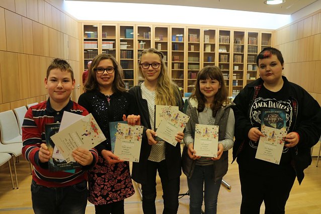 Bild: Die besten Vorleser im Kreis - Sebsatian, Hannah, Emma, Kiara und Aline 