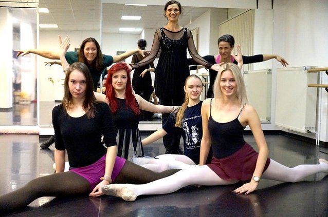 Bild: Frauenpower im Tanzstudio Radeva