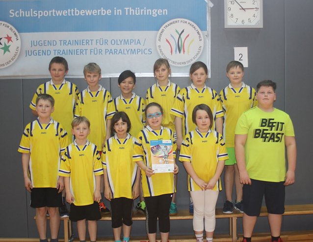 Bild: hintere R. v. l.: Oscar Siegfried, Julius St. Scholz, Mohammad H. Nazari, Lara Emely Tr&uuml;benbach, Lara Elter, Lily Leibiger vordere R. v. l .: Lucas Arndt, Erik Arendt, Svenja Hanf, Nele Marquardt, Melina Meschtscherjakow, Pepe Herrmann