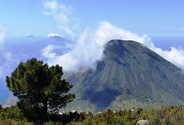 Bild: Der Stromboli - n&auml;heres zum Feuerberg gibt es demn&auml;chst im Kunsthaus Meyenburg