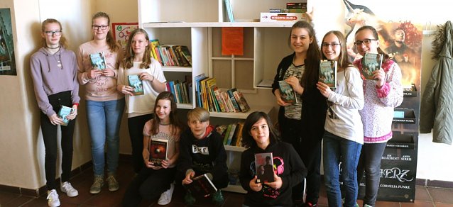 Bild: An der Nordh&auml;user Petersbergschule gibt es seit heute eine "Buchtauschb&ouml;rse" 