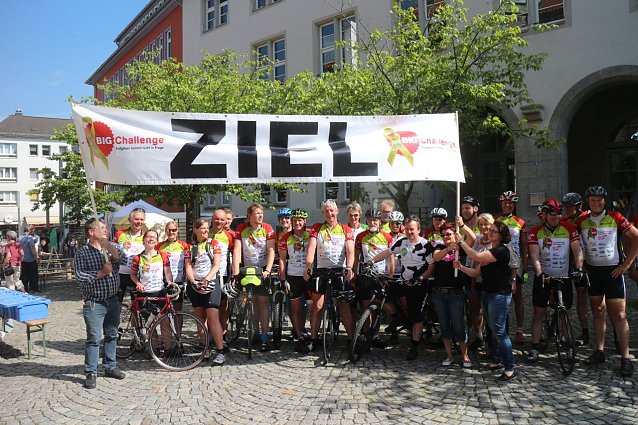 Bild: Etappenziel erreicht  - die Benefizradtour "BIG Challenge" erreichte heute Nordhausen