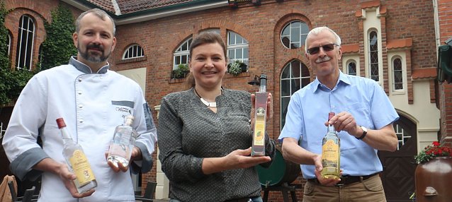Bild: Delikatessen mit Schuss statt bunter Blumen - die Traditionsbrennerei l&auml;dt dieses Jahr zum Genussmarkt