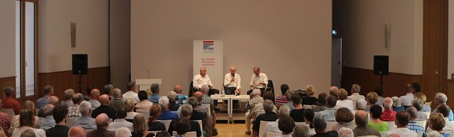 Bild: Russland verstehen - im Nordh&auml;user B&uuml;rgersaal veruschten das am Montagabend Steffen-Claudio Lemme, Sergej Lochthofen und Matthias Platzeck