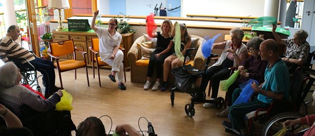 Bild: Bei 36 Einrichtungen konnten heute Sch&uuml;lerinnen und Sch&uuml;ler Ehrenamtliches Arbeiten kennen lernen