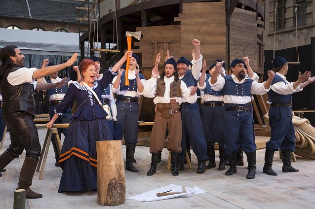 Bild: Glanzvolle Premiere
