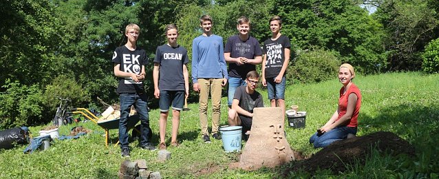 Bild: Feldversuch im Park Hohenrode - Wie wurde vor 2.400 Jahren Eisen gewonnen?