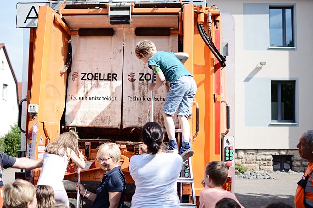 Bild: Auf die richtige Tonne kommt es an - das haben die Kinder der evangelischen Grundschule diese Woche gelernt