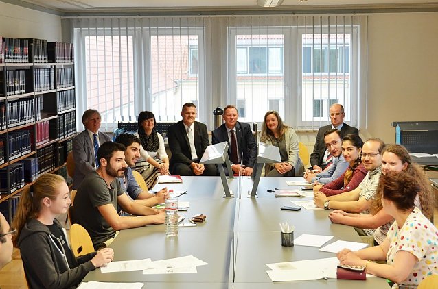 Bild: Th&uuml;ringens Ministerpr&auml;sident Bodo Ramelow und die Th&uuml;ringer Sozialministerin Heike Werner zu Besuch an der Hochschule Nordhausen