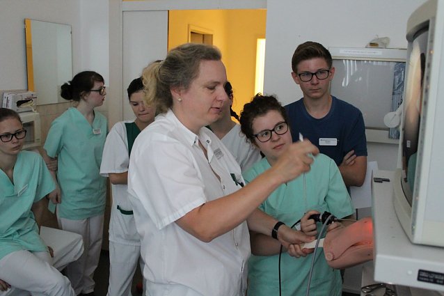 Bild: Zwei Wochen Praktikum in der Bleicher&ouml;der Klinik erleben derzeit Sch&uuml;lerinnen und Sch&uuml;ler aus Bleicherode