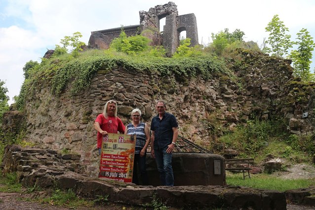 Bild: v.l.: Gerald Michael F&auml;hnrich, Margarete und Bernd Polligkeit