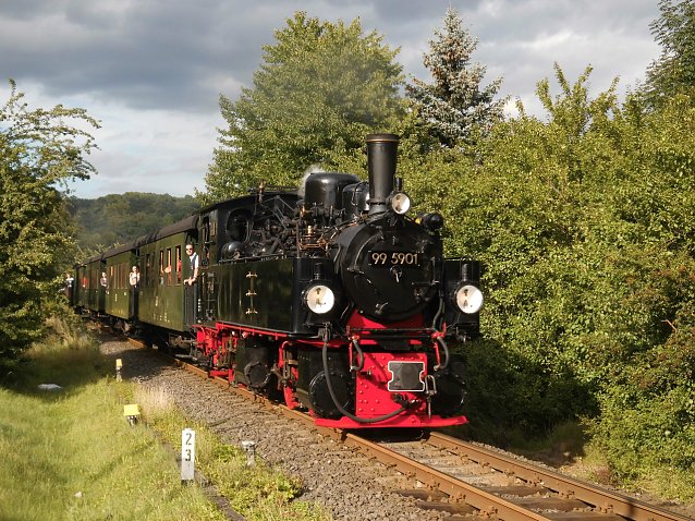 Bild: Einfahrt des HSB Sonderzuges vom Brocken am Abend des 29.07.2017 in Nordhausen Altentor