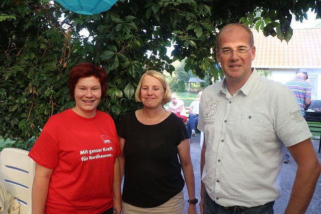 Bild: Kreisvorsitzende Anika Gruner, Kandidatin Jutta Krauth und Landrat Matthias Jendricke