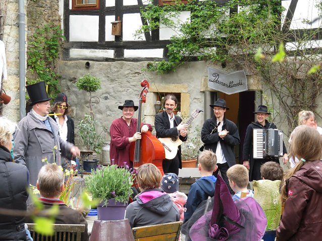 Bild: Mit dabei beim M&auml;rchenpicknick: die Megille Band aus Dresden