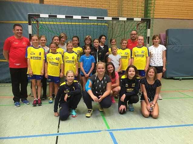 Bild: Einstand f&uuml;r die "Handballhexen"