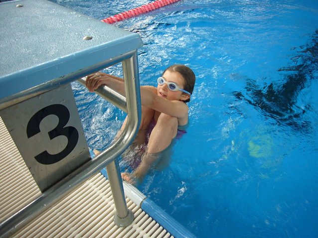 Bild: 826 M&auml;dchen und Jungen nahmen am Schwimmunterricht teil