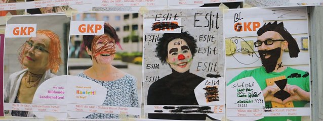 Bild: Kunst f&uuml;r alle! - beim diesj&auml;hrigen Kunstfest durfte man auch Wahlplakate verunstalten