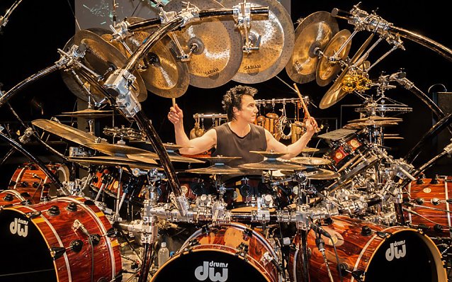 Bild: Absolut keine Standard-Ware: der Jazzherbst wartet mit einigen Highlights auf, unter anderem dem Drummer Terry Bozzio