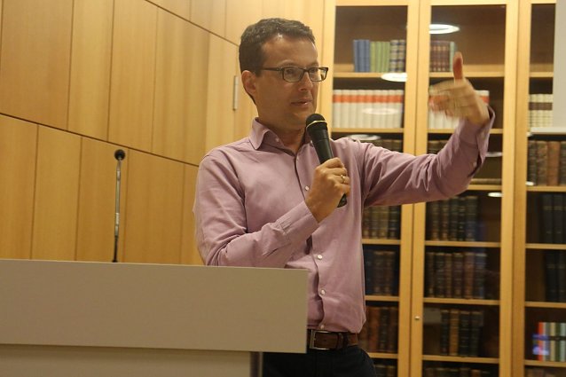 Bild: Prof. Dr. Sascha Liebermann besch&auml;ftigt sich mit diversen Fragen rund um das bedingungslose Grundeinkommen