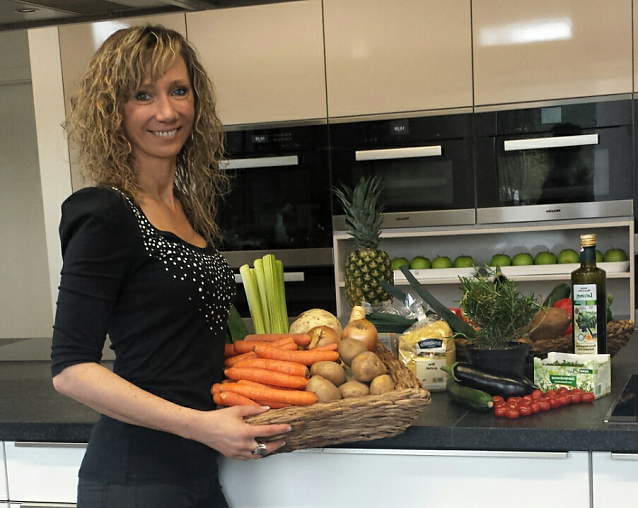 Bild: 5-Elemente - eine K&uuml;che - Kochen f&uuml;r das Wohlbefinden lehrt Helene Kempe