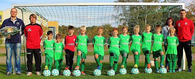 Bild: Salzas j&uuml;ngste Fu&szlig;baller im neuen Outfit