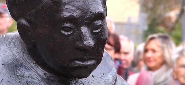 Bild: Luther-Denkmal vor der Blasii-Kirche eingeweiht