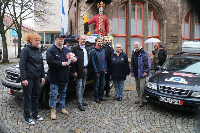 Bild: Auf die Strecke gehen Michael Samel, die Nordh&auml;user Stadtr&auml;tin Barbara Schenke, die freie Journalistin Sandra  Arm sowie Andreas Bacher aus Bad Frankenhausen