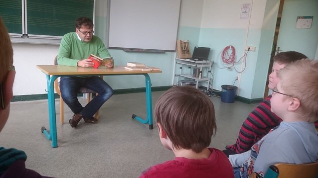 Bild: Bleicherodes B&uuml;rgermeister Frank Rostek zu Besuch in der Albert Schweitzer Schule