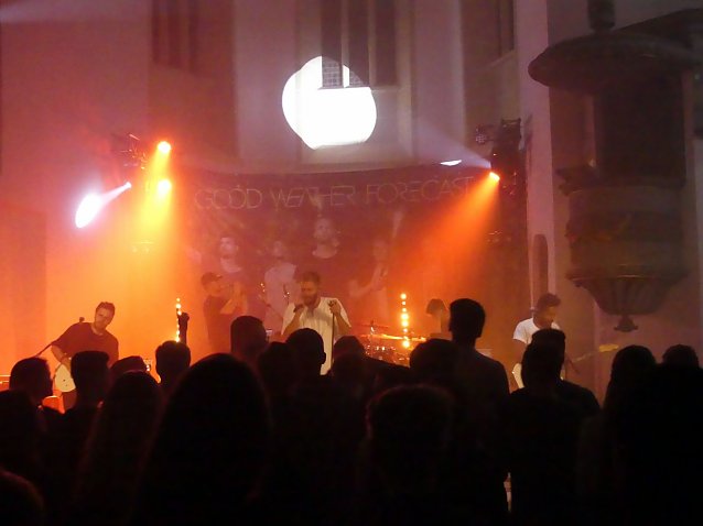 Bild: Power Pop in der Jugendkirche