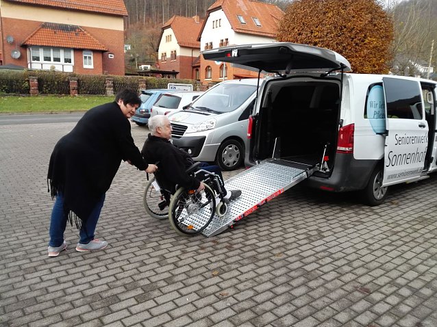 Bild: Neues Fahrzeug f&uuml;r den Sonnenhof