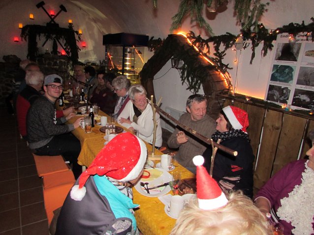 Bild: Im Schaubergwerk Lange Wand wurde die Bergweihnacht traditionell gefeiert. Der Festsaal war wie jedes Jahr ausgebucht.