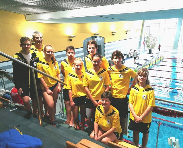 Bild: Die jungen Athleten des Nordh&auml;user Schwimmvereins beim Adventsschwimmen in Erfurt