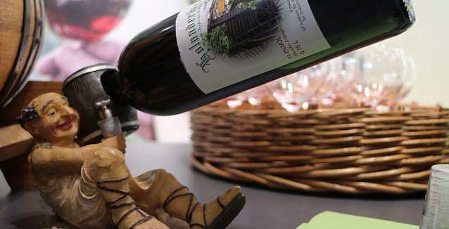 Bild: Holunderwein aus Auleben: am vergangenen Samstag gab es den auch auf der Gr&uuml;nen Woche in Berlin 