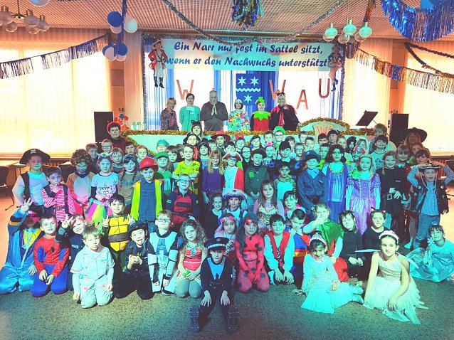 Bild: Traditionell zum Rosenmontag feierte die Grundschule mit Wipperdorf Wi Wau ihre Faschingsparty.