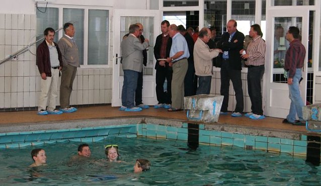 Bild: Blick in die Schwimmhalle
