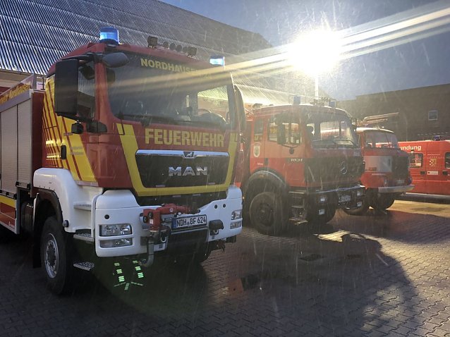 Bild: Drei Tankl&ouml;schfahrzeuge wechselten die Besitzer und wurden bei der Freiwilligen Feuerwehr Hesserode &uuml;bergeben