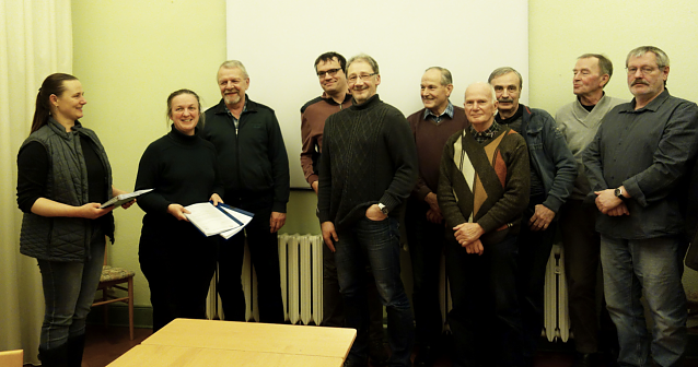 Bild: von links Fr. Fritzlar (Vogelschutzwarte TLUG), Fr. Patzelt (LPV), Hr. Wagner, Hr.Dietze, Hr. Schiffler (UNB Landratsamt Nordhausen), Hr. Buchholz, Hr. Claus, Hr. H&ouml;hns, Hr. Scheuer und Hr. H&ouml;pfner