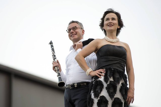 Bild: Das beliebte K&uuml;nstlerduo Kaljushny aus Berlin sorgt mit feinem Humor, Esprit und Temperament f&uuml;r gehobene Unterhaltung.