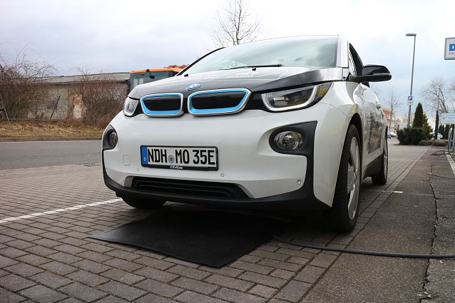 Bild: Autonom fahren, autonom "tanken" - mittels Induktionssschleife