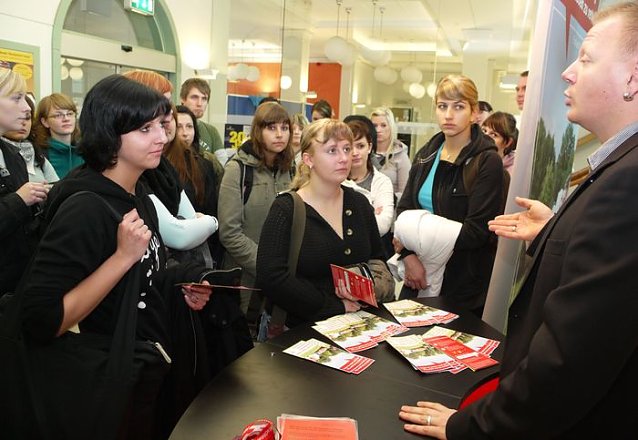 Bild: Junge Leute sollen Blut spenden