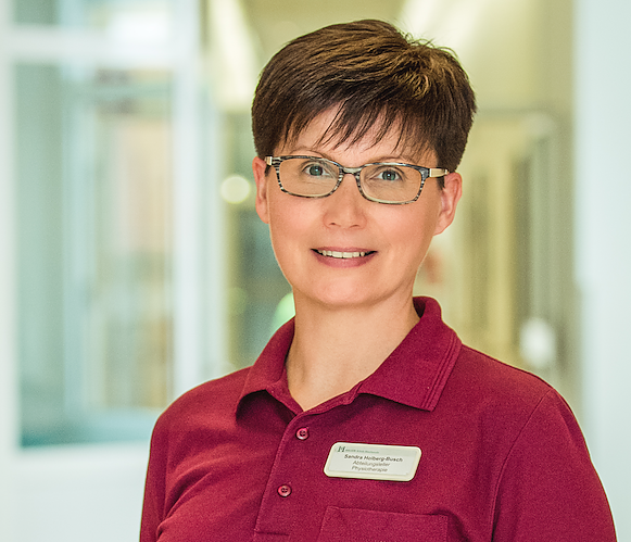 Bild:  die Leiterin der Physiotherapie der Helios Klinik Bleicherode, Frau Sandra Holberg-Busch