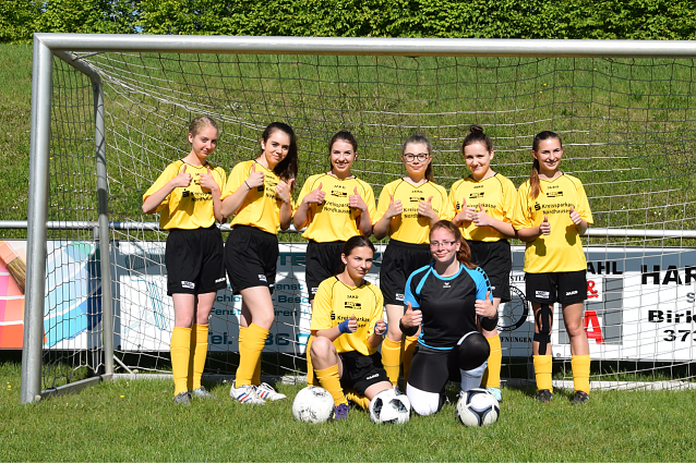 Bild: hinten v.l.n.r. Pauline Uhmann, Helene Bergmann, Vivien Spiller, Nele Jeschke, Leoni Geier, Lea Gries vorne v.l.n.r.  Lisa Gries,  Anna Luca Hause