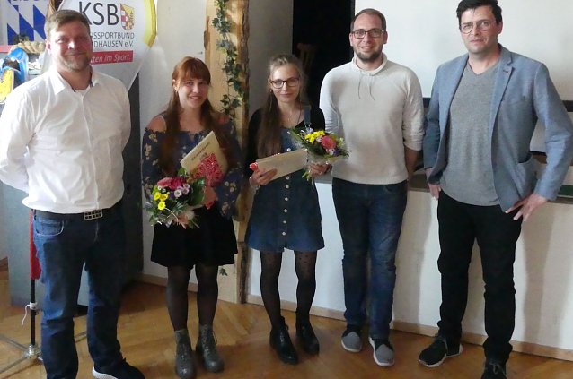Bild: Die die beiden neunzehnj&auml;hrigen Sportlerinnen Martha Erny und Lena-Marie Walter wurden f&uuml;r ihre Arbeit ausgezeichnet