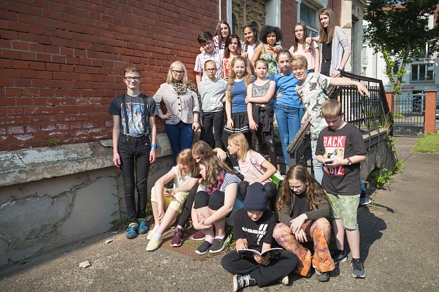 Bild: Der Theaterjuniorclub setzt sich in seinem neuen St&uuml;ck mit dem Thema Mobbing auseinander