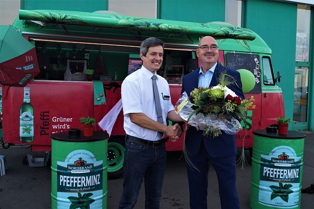 Bild: 25. Jahre Marktkauf feiert mit Pfeffi-Bus