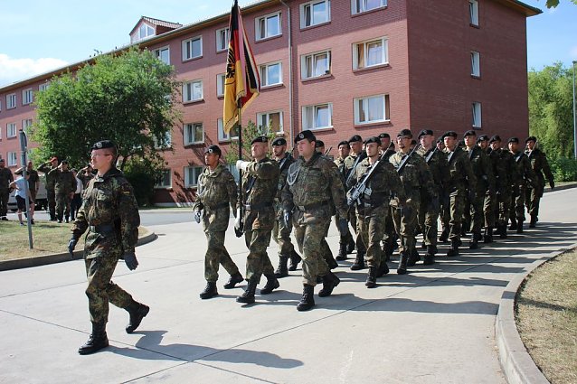 Bild: Einheiten der Bundeswehr verabschiedet