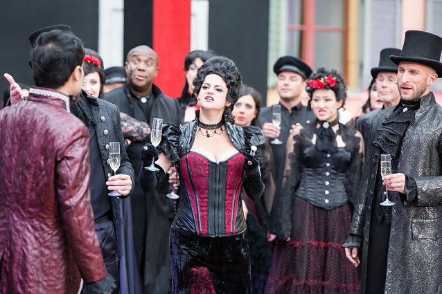 Bild: La traviata mit glanzvoller Premiere