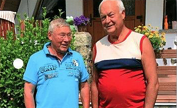 Bild: Vereinsvorsitzender Volker Wente (rechts) im Gespr&auml;ch mit seinem Stellvertreter und Schatzmeister J&uuml;rgen Schwenke.