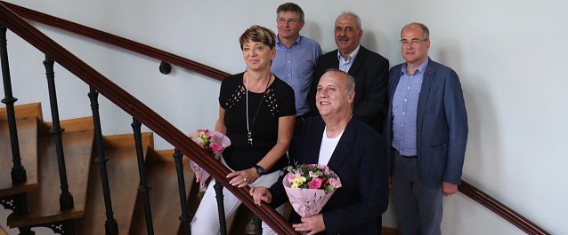 Bild: v.l.: Elfi Kirchbichler und Volker Vogt, Joachim Lasch und Werner H&uuml;tcher mit Landrat Matthias Jendricke