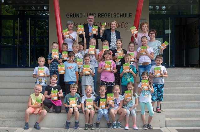 Bild: Auch im kommenden Schuljahr k&ouml;nnen rund 2.500 Grundsch&uuml;ler in Stadt und Landkreis Nordhausen ihre Hausaufgaben ins M&ouml;hrchenheft eintragen